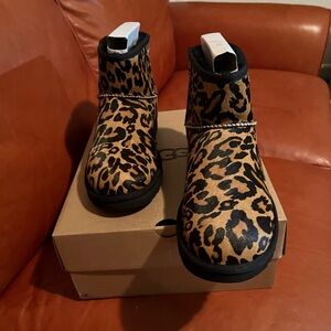 Excellent almost new Leopard print Ugg